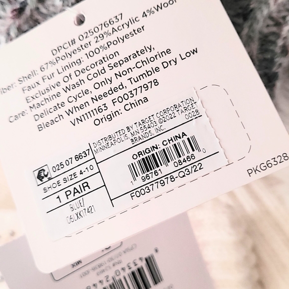 NWT! Cozy Women's Bundle Beanie, Booties, Gloves Gift Set - Picture 3 of 4